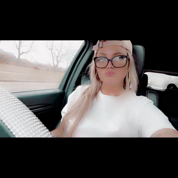 Meet your Posher, Cassandra - Picture 1 of 1